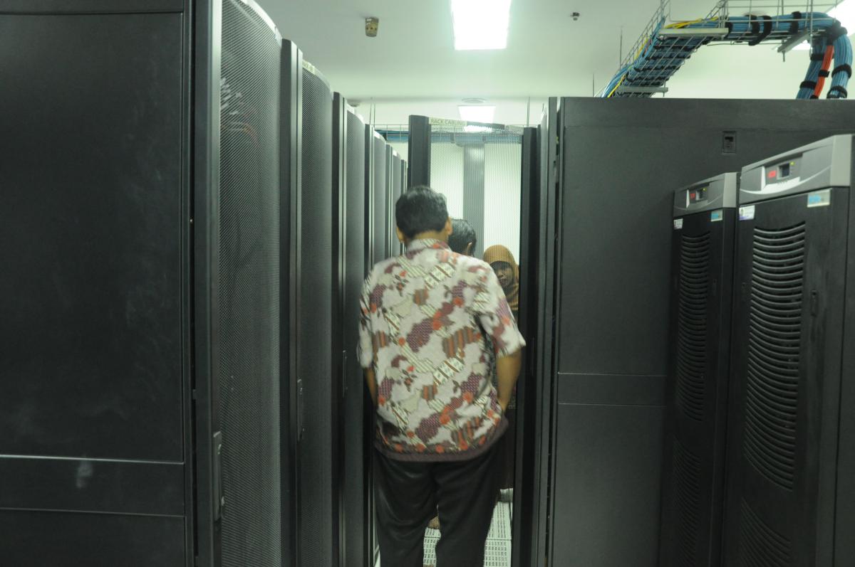 Kenalan Yuk dengan Data Center UNY | UPT Pusat Komputer Universitas